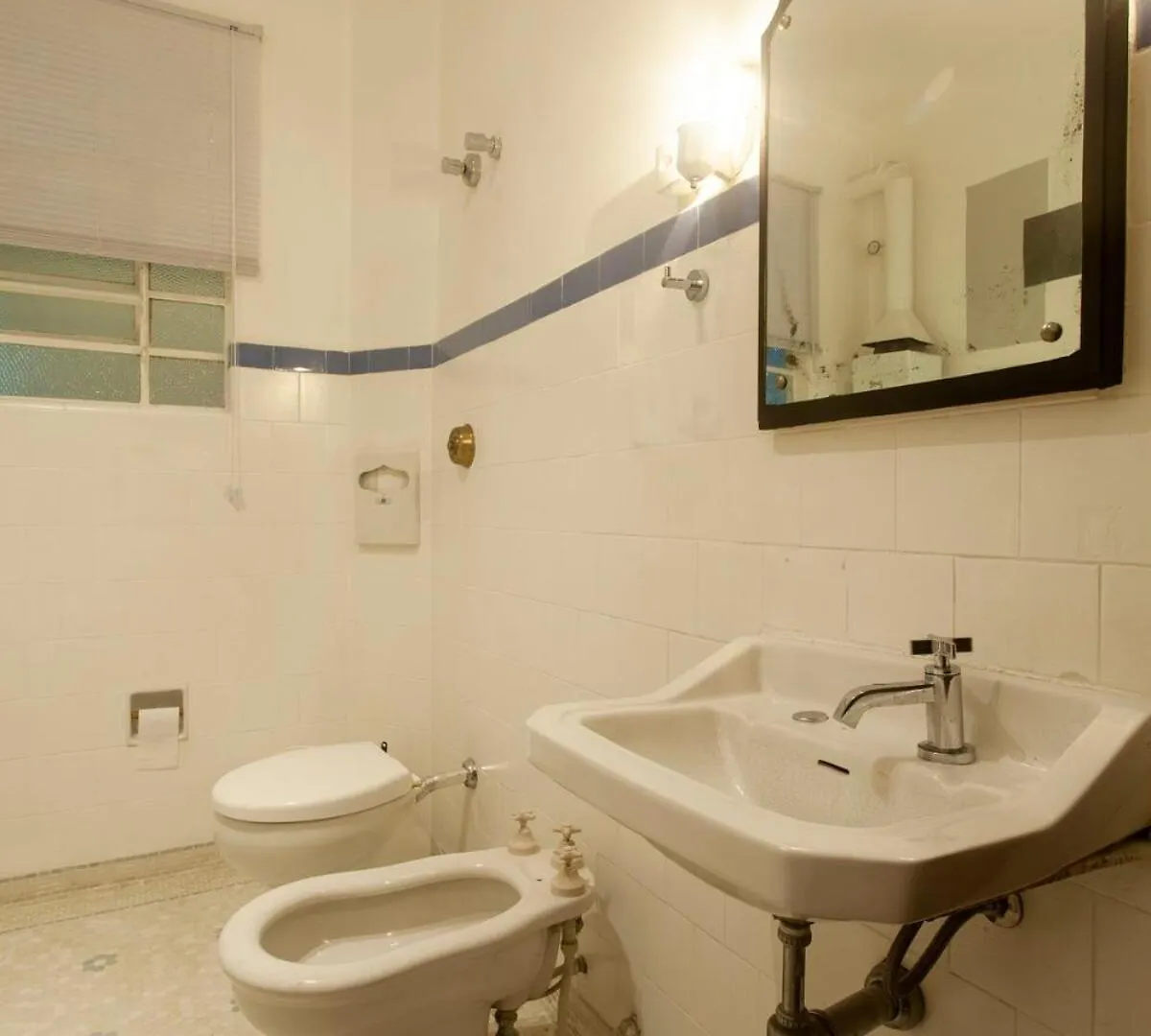 2 Dorm Em Um Predio Charmoso Da Decada De 1950 Apartment Sao Paulo Brazil